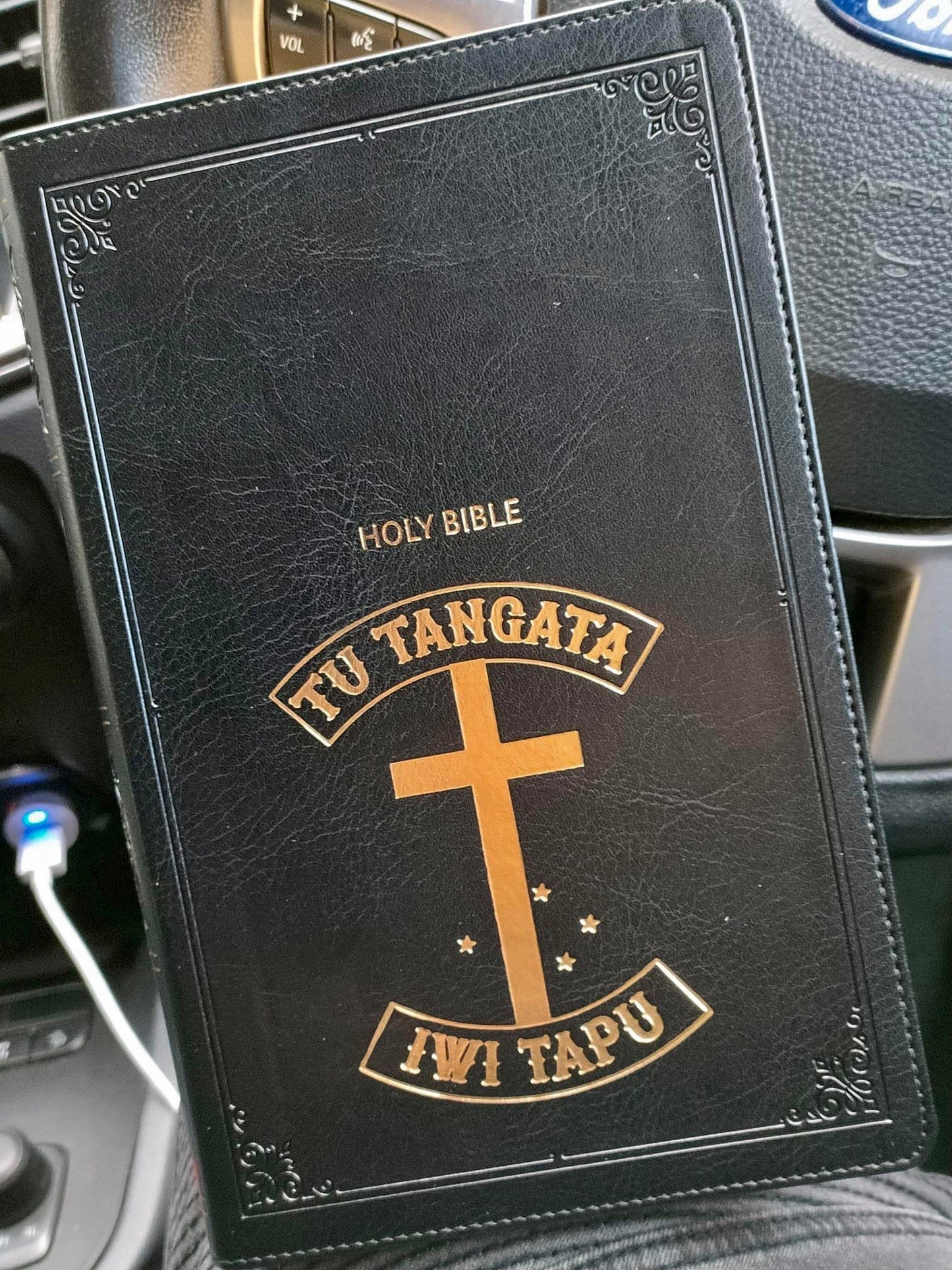 NKJV Personal Size Large Print Bible – Tu Tangata Iwi Tapu Edition